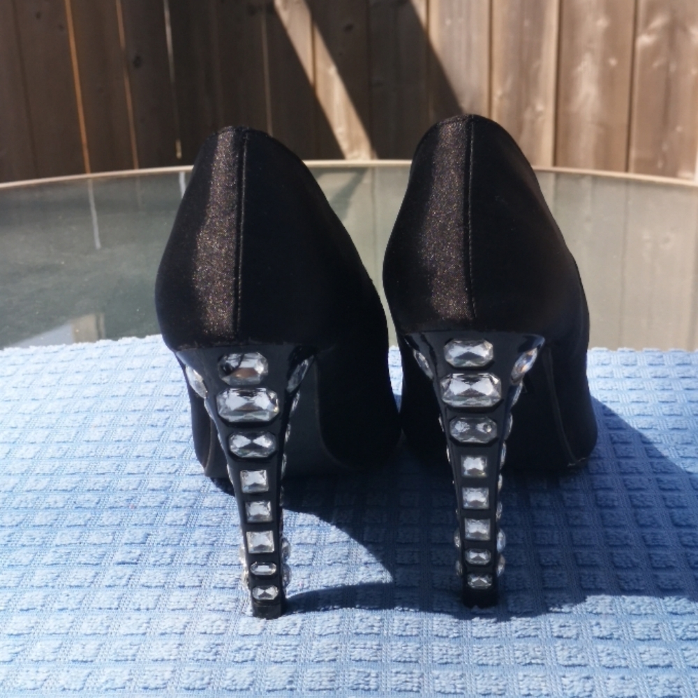 Shoes - Picture 4 of 4